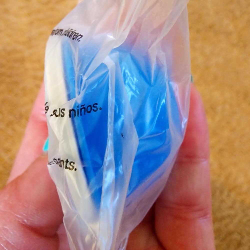 NIP Tupperware Thats a Bowl Keychain Collectible Rain Drop Blue White Lid NEW - Picture 4 of 5